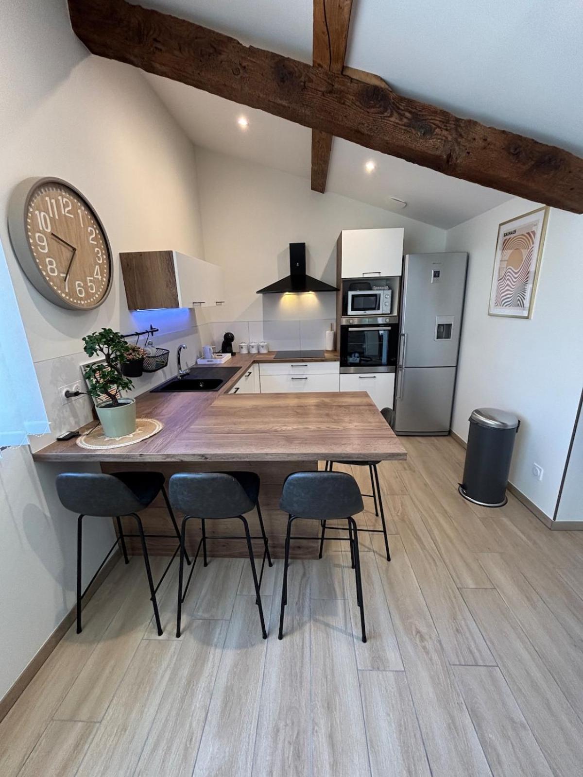 T2 Entierement Renove Place Saint Pierre *